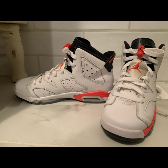 Jordan Retro 6 Size 5Y or Women’s 6.5 - Picture 5 of 10